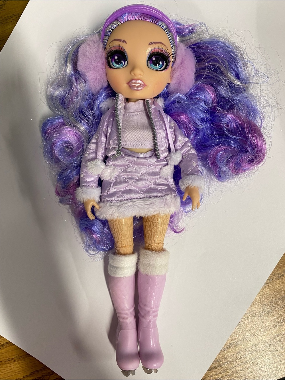 Rainbow High Violet Willow Set - Picture 2 of 8